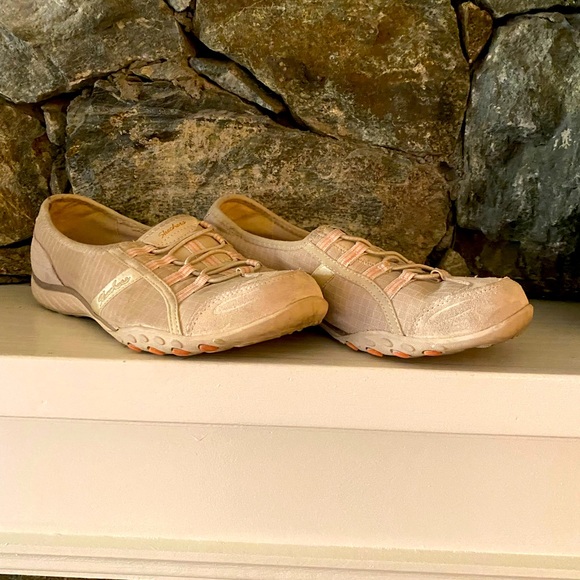 Skechers Ladies size 8.5 slip-ons. - Picture 1 of 5